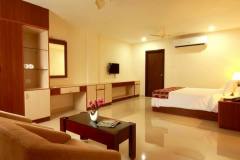Superior_Suite_Room_2